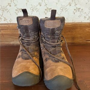 KEEN women’s Tan and Brown Outdoor Boots